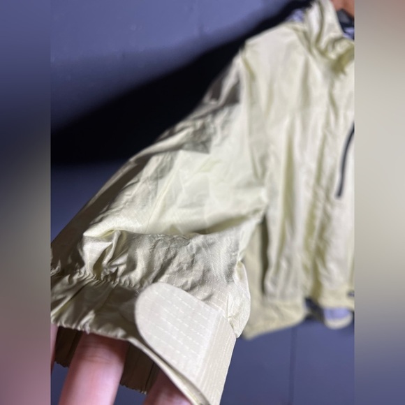 REI Recreational Equipment Women’s Rain Jacket in Yellow/Green.  Size XL - Picture 5 of 12